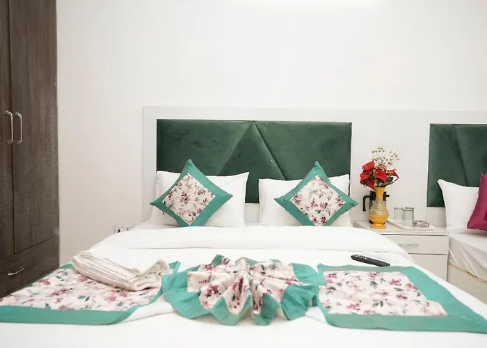 Hotel Sarthi Guest House In Jangpura Bhogal Near Nizamuddin Railway Station