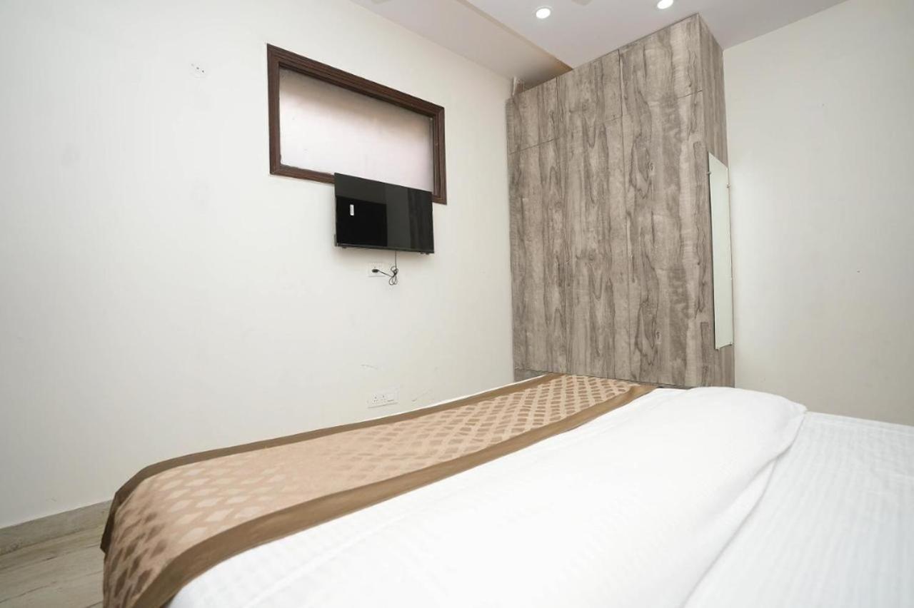 Hotel Sarthi In Jangpura Bhogal Near Nizamuddin Railway Station New Delhi