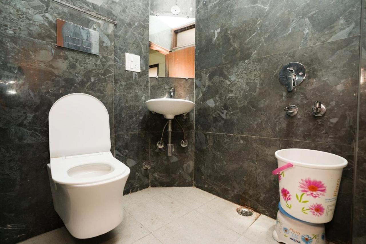 Hotel Sarthi In Jangpura Bhogal Near Nizamuddin Railway Station 3*