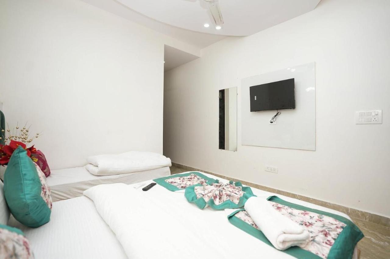 Hotel Sarthi In Jangpura Bhogal Near Nizamuddin Railway Station