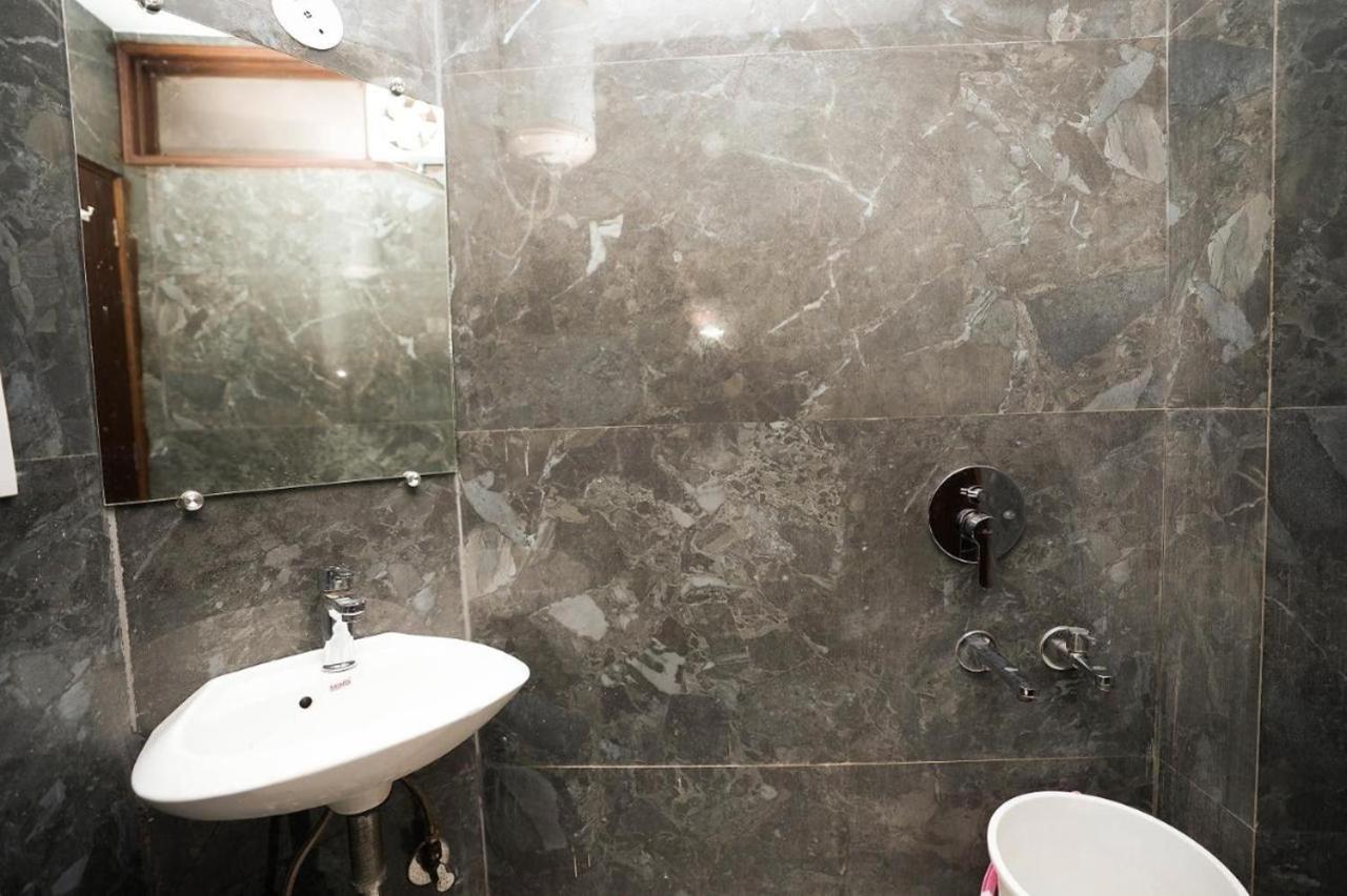 Hotel Sarthi Guest House In Jangpura Bhogal Near Nizamuddin Railway Station