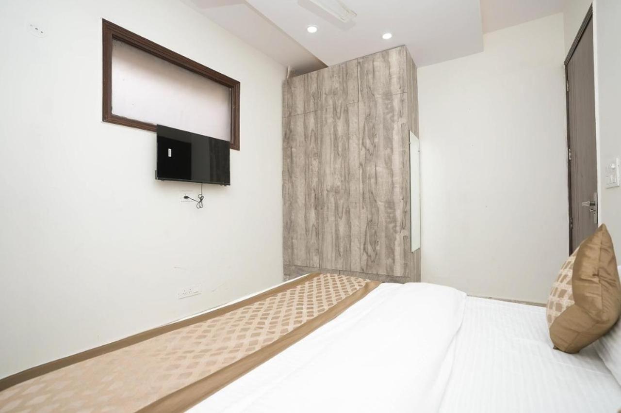 Hotel Hotel Sarthi Guest House In Jangpura Bhogal Near Nizamuddin Railway Station 3*